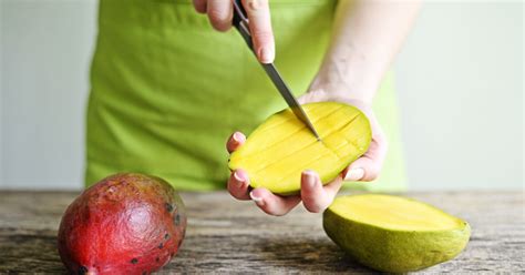 How to cut a mango into perfect cubes