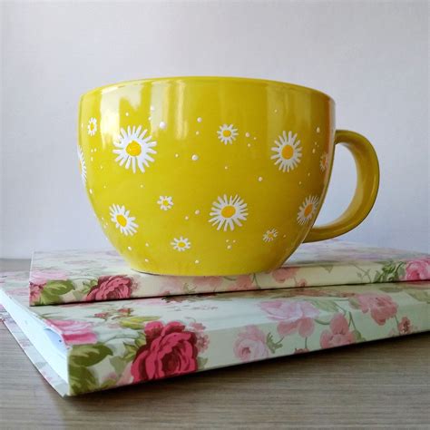 Jumbo ceramic coffee mug, yellow with white daisies | Pottery painting designs, Painted coffee ...