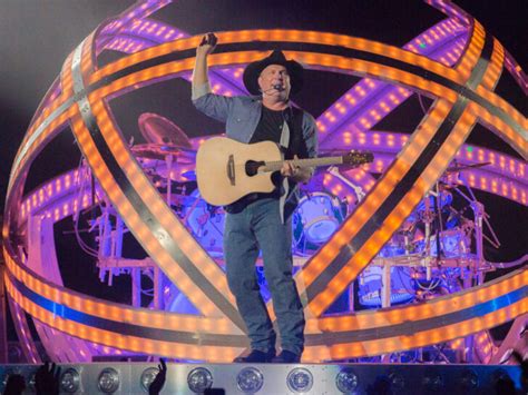 10 Best Garth Brooks Love Songs For A Unique Wedding - Details for Weddings