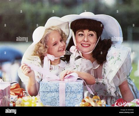 Mommie dearest 1981 faye dunaway hi-res stock photography and images - Alamy