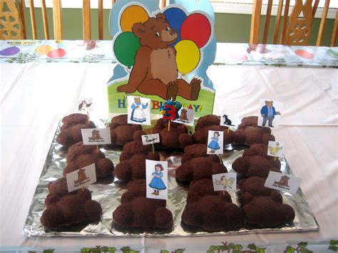 Little Bear Birthday Cake | Little Bear Birthday Ideas & Par… | Flickr