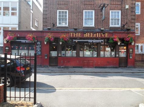 Pub y bar The Beehive, Londres, 6 Crossford St