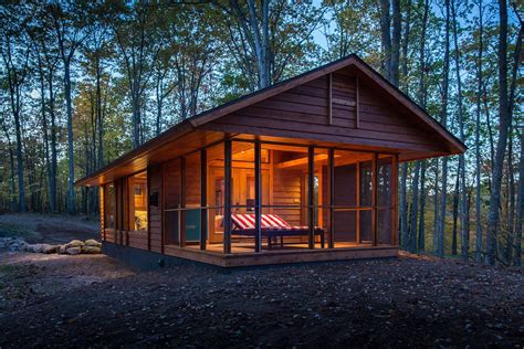 Escape Homes : cabane en bois à partir de 40K€ pour 40m2 | Tiny log cabin, Small cabin, Small house