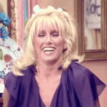 Suzanne Somers Chrissy Snow GIF - Suzanne Somers Chrissy Snow Threescompany - Discover & Share GIFs