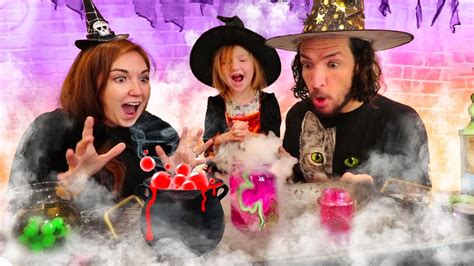 HaLLoWeEn pOtiONs 2 - Adley makes Spooky Experiments with MAGIC ROCKS and witch parents ...