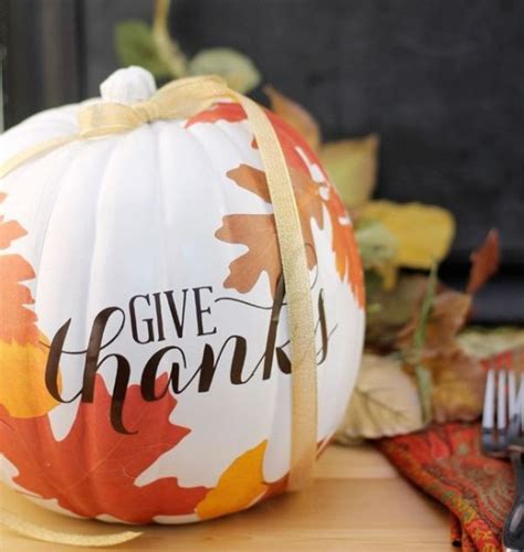 30 Beautiful Thanksgiving Pumpkin Decorations For Your Home - DigsDigs