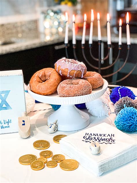 Simple Hanukkah Table Decor - Everyday Party Magazine