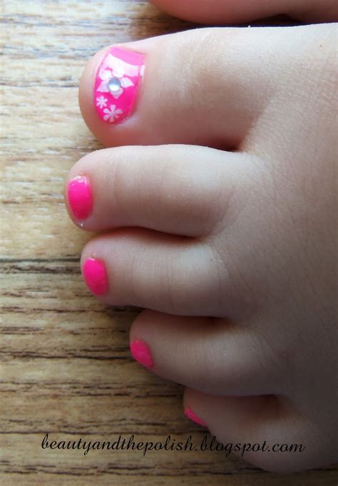 Beauty and the Polish: Cute Summer Pedicure!