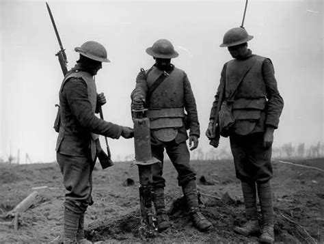 Irish soldiers They appear to be wearing German armour...or copies? British Soldier, British ...