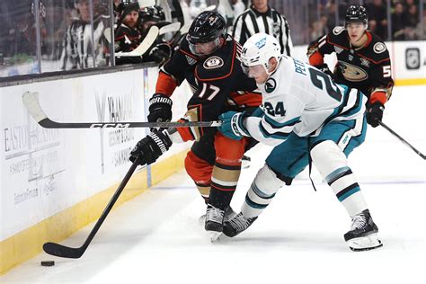 Alex Killorn to miss 4-6 weeks after fracturing finger in preseason game: How Ducks adjust ...