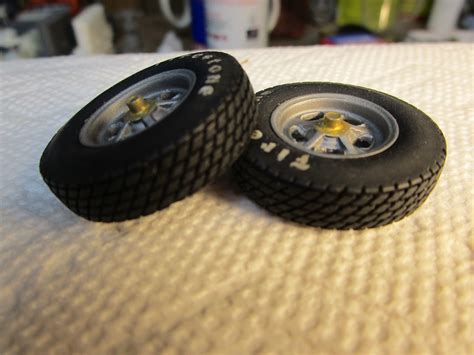 Dirt Track Tires and Wheels for Sprint Cars | Open Wheel Racing Modeling