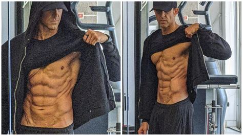 Hrithik Roshan shows off 8-pack bod amid filming for Fighter ...