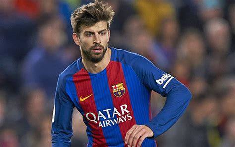 Barcelona's Pique announces retirement from football