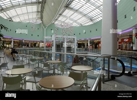 WHITE ROSE SHOPPING CENTRE INTERIOR CAFE LEEDS Stock Photo - Alamy