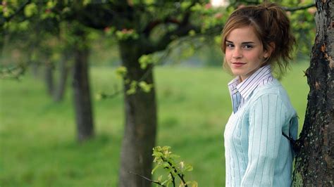 Fond d'écran : Emma Watson, brunette actress, chandail, chemise ...