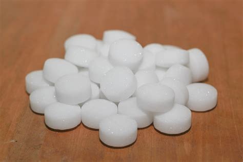 Do Mothballs Evaporate Or Dissolve Over Time? - Pests101.com