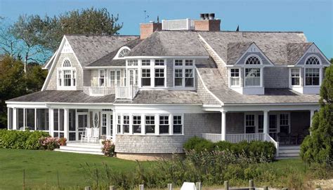 classic Hamptons style | Hampton house, Waterfront homes for sale ...