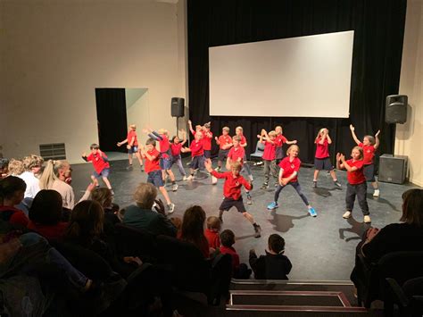 Dancers Entertain Twizel Community - Twizel Area School