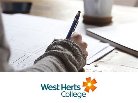 West Herts College Uses giosg Live Chat to Improve Efficiency