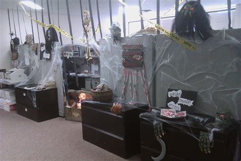 halloween office decor | Office halloween decorations, Halloween cubicle, Halloween office party