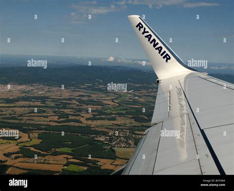 Ryanair Boeing 737-800 wing showing wing tip flying over land Stock ...