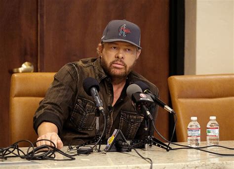 Toby Keith Young: Photos of the Country Singer – Hollywood Life