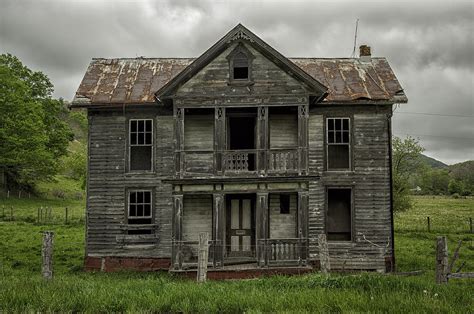 Abandoned Farm House In West Virginia Photograph by Mark Serfass