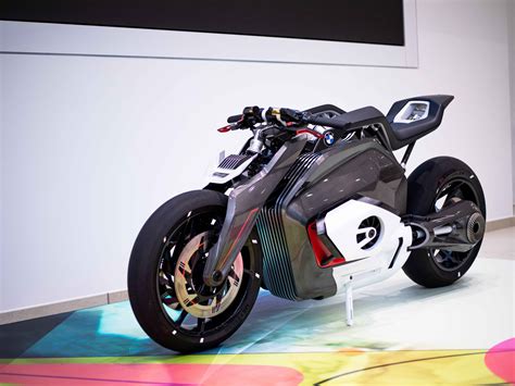 BMW Motorrad Vision DC Roadster - Tires & Parts News