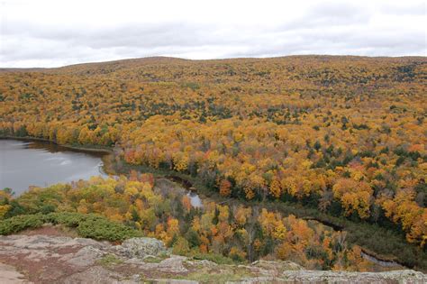 Lake of the Clouds Colorful Trees Fall 2016 - Travel the Mitten