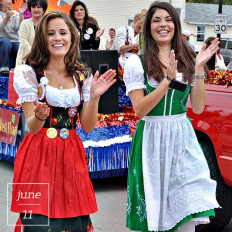 Traditional Oktoberfest Fashions Of The Woman's Dirndl - Oktoberfest U ...