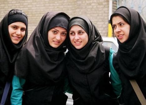 Iranian Girls in Islamic Hijabs | Hijab Styles, Hijab Pictures, Abaya ...