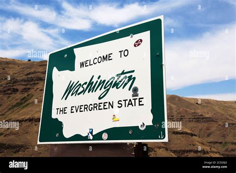 Welcome to Washington from Oregon border sign on the Lewiston Highway Stock Photo - Alamy