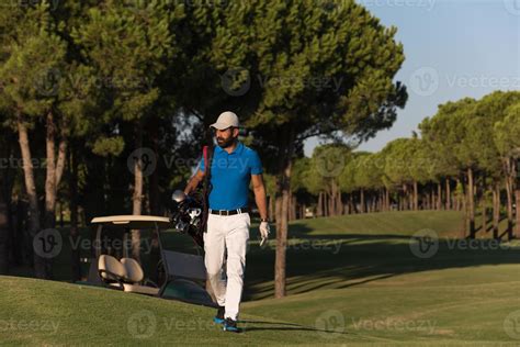 golfer walking and carrying golf bag 10883745 Stock Photo at Vecteezy