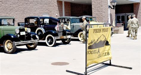 Soldiers view historical vehicles | Article | The United States Army