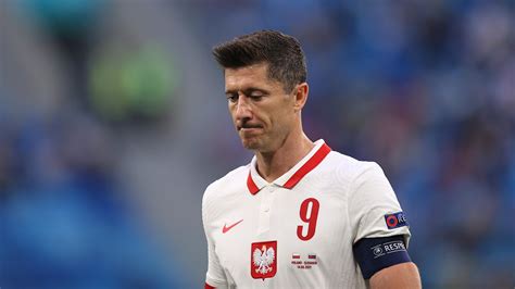 Euro 2020 - La Pologne de Robert Lewandowski surprise par la Slovaquie - Eurosport