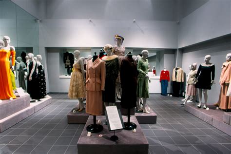 Fashion American Style: 1900-1999 America’s 20th Century Rise to Dominate World Fashion ...