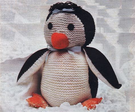 PDF Knitting Pattern / Knitted Toy Penguin / by LoveFromNewZealand