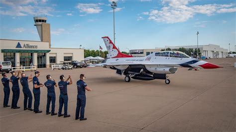 DVIDS - Images - U.S. Air Force Thunderbirds perform at the Fort Worth Alliance Air Show [Image ...