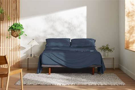 Latex vs Memory foam mattress - How Cradling do you want your bed to be? - Astonmet.com