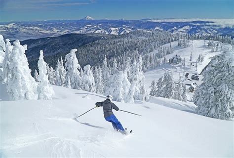 8 Best Ski Resorts in Oregon, 2023/24 | PlanetWare