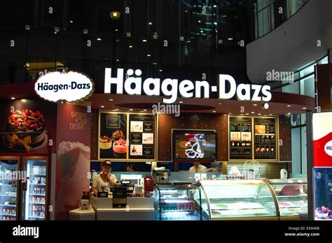 Haagen-Dazs ice cream shop Stock Photo - Alamy