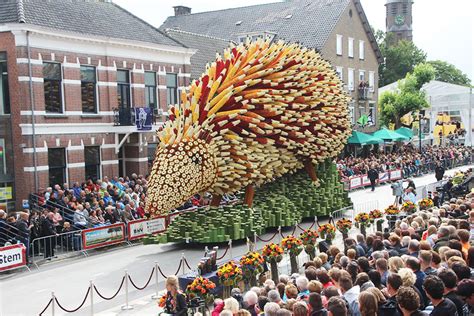 19 Giant Flower Sculptures Honour Van Gogh At World’s Largest Flower Parade In The Netherlands ...