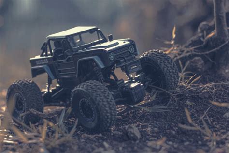 6 Best RC Monster Trucks: Nitro, Under $200, Under $100 - shelf