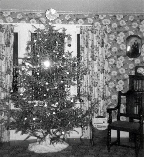 Old Fashioned Christmas Tree - 1940's style - OldHouseGuy Blog