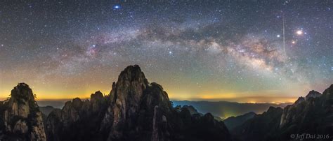 Milky way and meteor over Huangshan | The arc of the Milky W… | Flickr