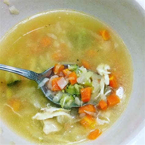 Cómo se hace una sopa de pollo con verduras - LA ESPÁTULA VERDE