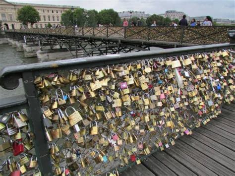 Hindu Symbolism in Paris! | Tamil and Vedas