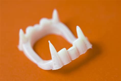 Image of Fancy dress teeth | CreepyHalloweenImages