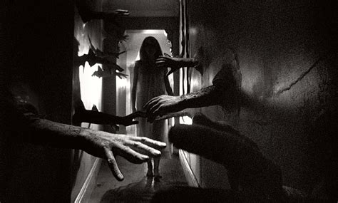Fascination With Fear: Halloween 2013: Claustrobic Horror ~ Anxiety In Tight Quarters
