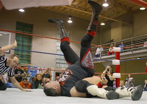 Christmas for Kids Pro Wrestling charity event comes to Portland